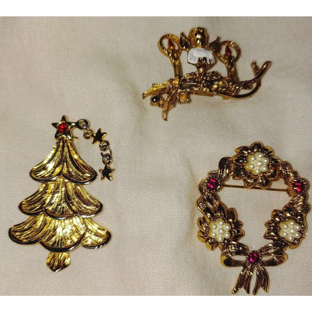Vintage Christmas Pins Brooches Lot of 3-Tree-Wreath-Angel-Avon-AAI Gold Tone